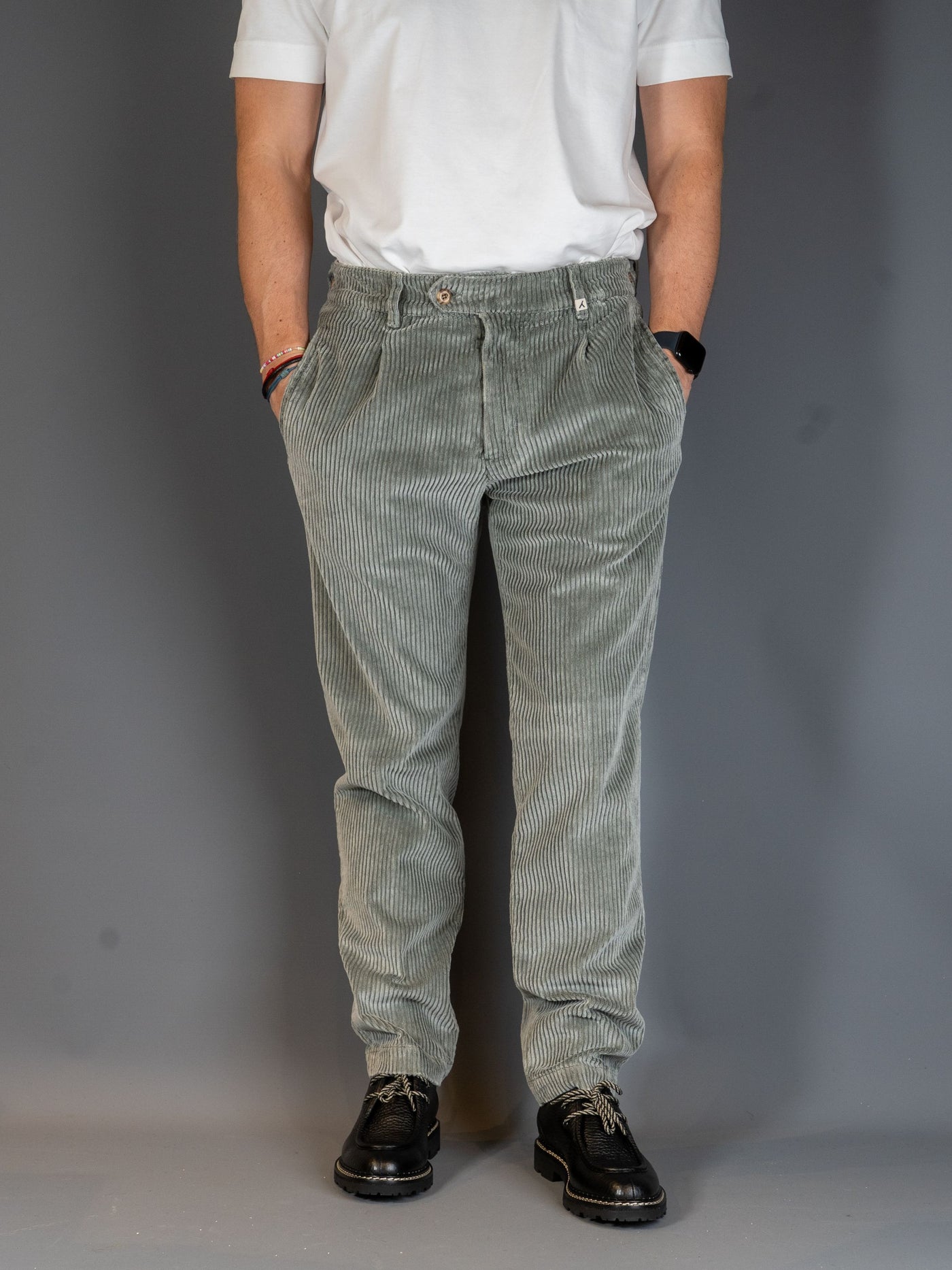 Ares Regular Corduroy Pant - Grå