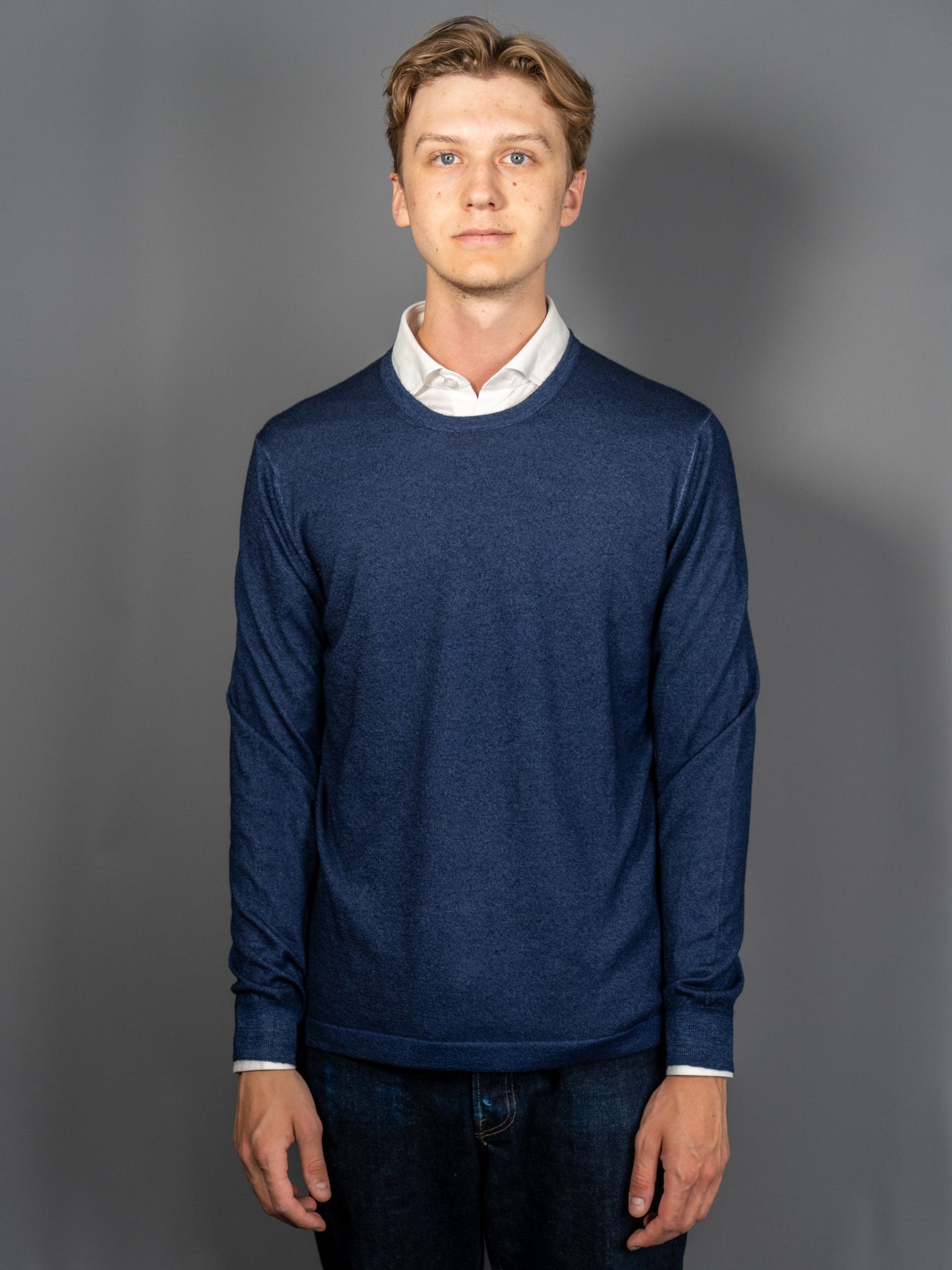 Light Cashmere C-Neck Sweater - Blå
