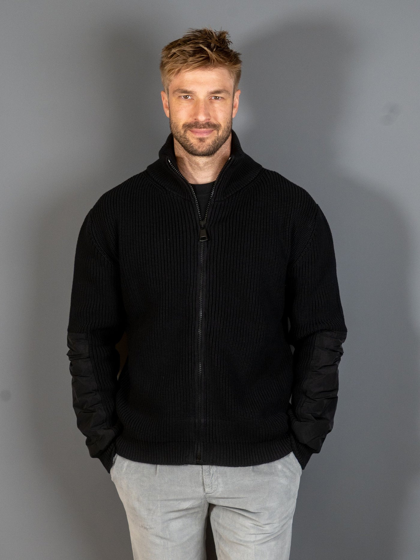 Zip-Up knit - Sort